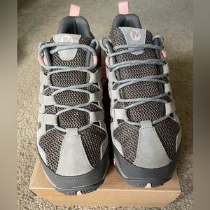 New Merrell size 10